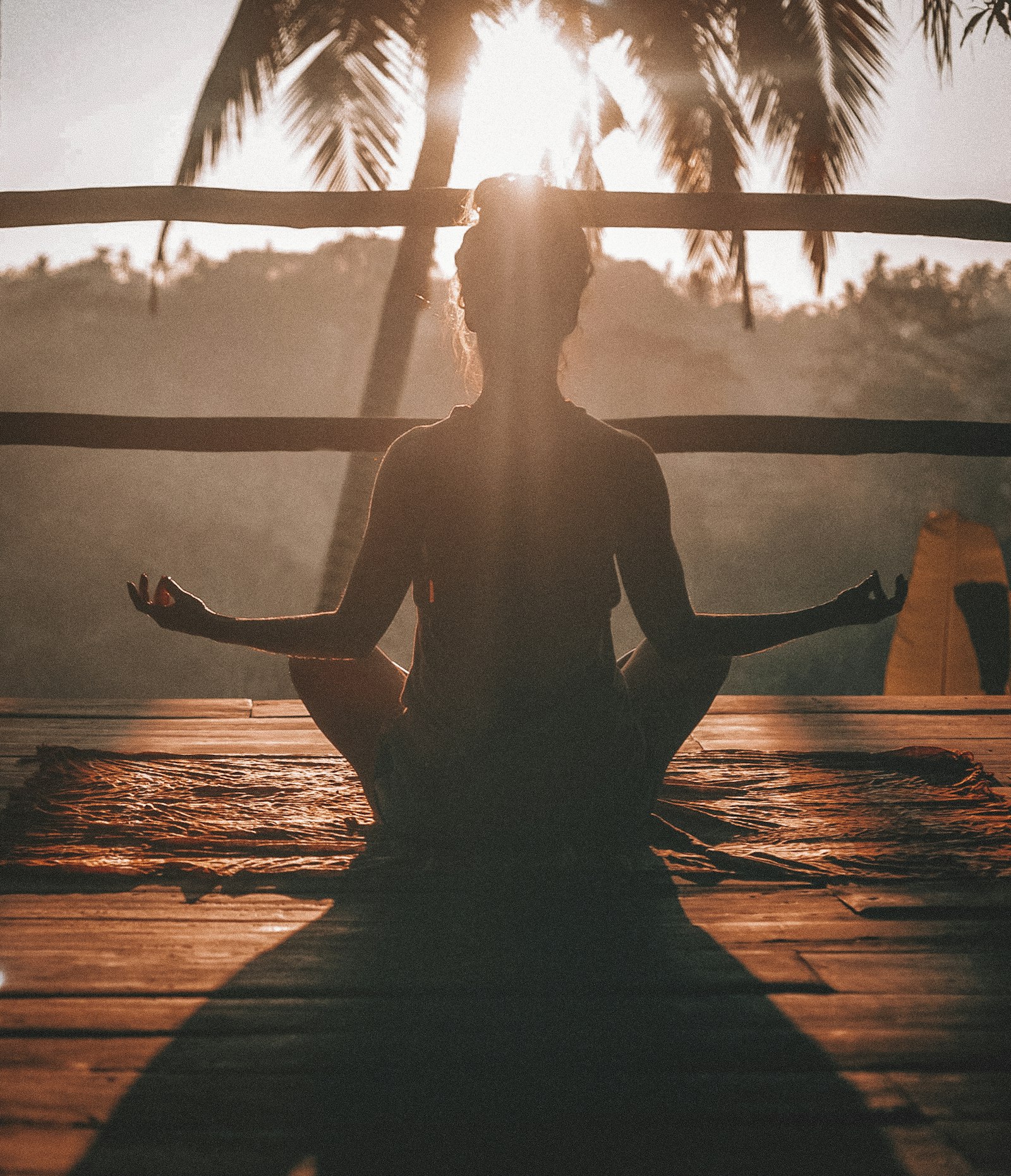 Escuchar para volver: practicar la presencia con sonido, silencio y quietud